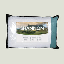 Cargar imagen en el visor de la galería, Almohada con Franja Decorativa Shannon

