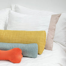 Cargar imagen en el visor de la galería, Almohada con Franja Decorativa Shannon

