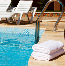 Cargar imagen en el visor de la galería, Toalla de Piscina Deluxe Shannon
